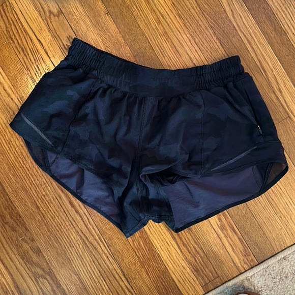 lululemon athletica Pants - Lululemon hotty hot short 2.5” inseam